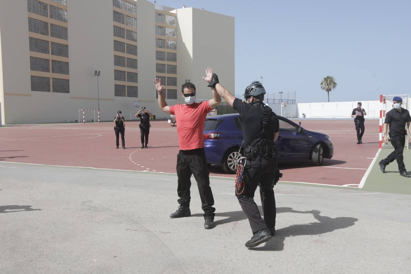 Fotos: La clase magistral de la Policía en el colegio San José-Esclavas de Cádiz