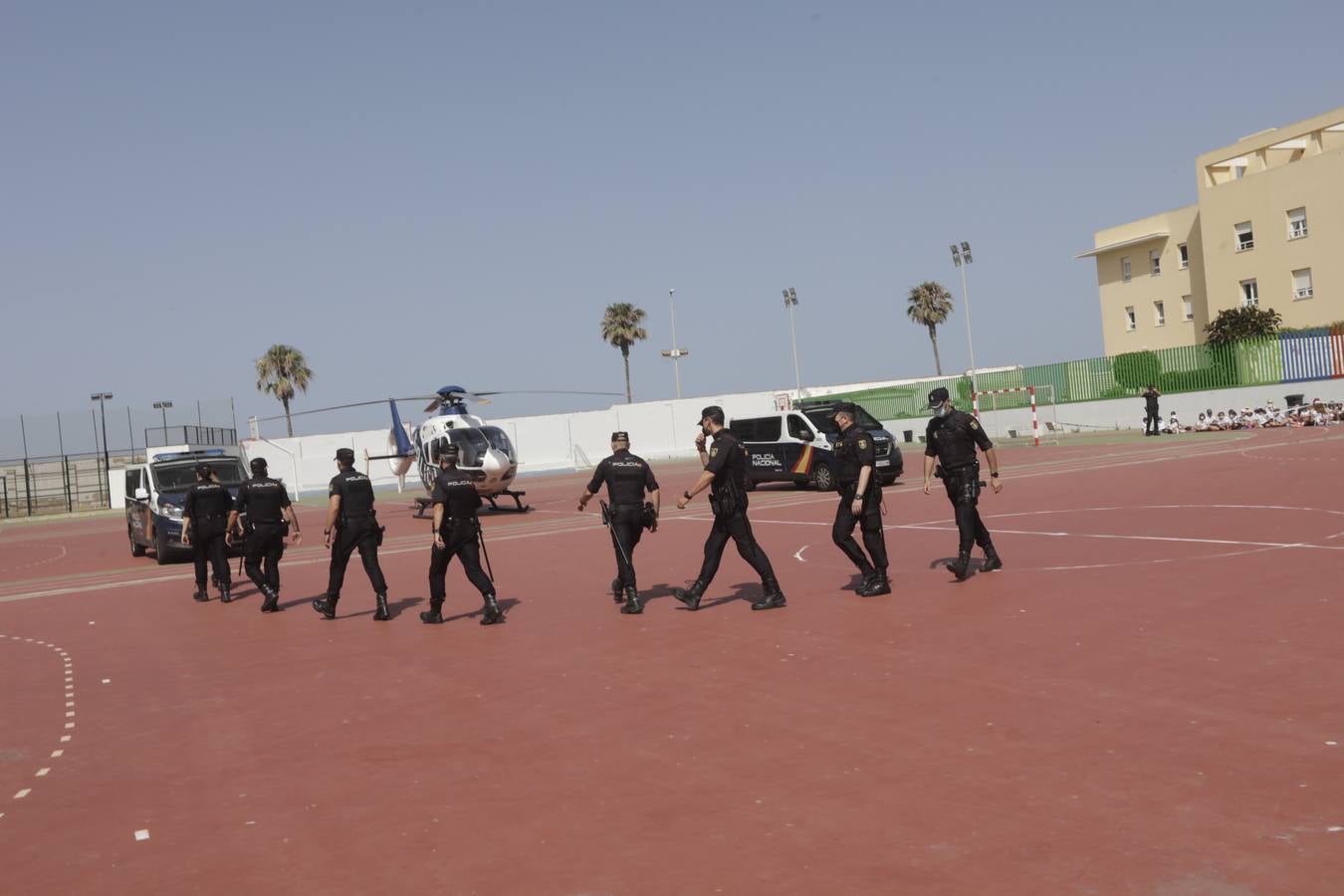 Fotos: La clase magistral de la Policía en el colegio San José-Esclavas de Cádiz