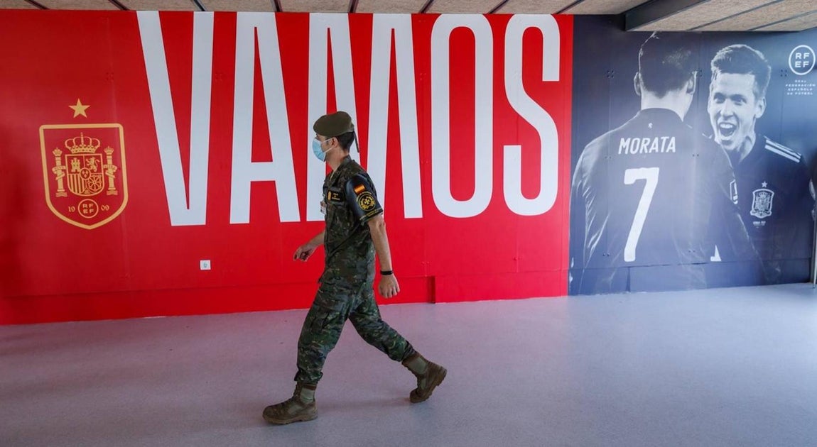 Los jugadores de la selección española reciben la vacuna contra el coronavirus