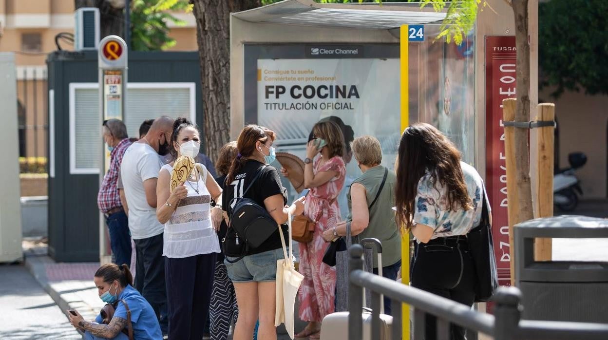 La huelga de Tussam en Sevilla apenas afecta a los usuarios: algunas colas y esperas un poco más largas