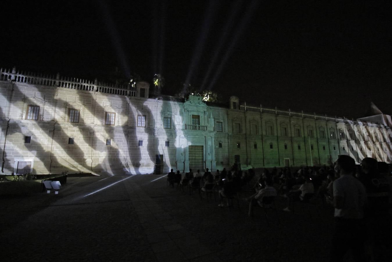 Eurocopa en Sevilla: espectáculo nocturno de luces de norte a sur de la ciudad