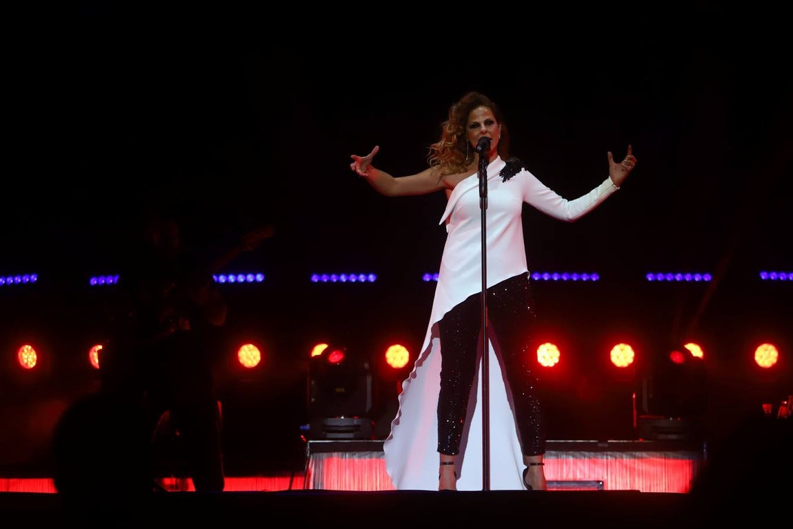 En imágenes, Pastora Soler hace vibrar a su público en su concierto de Córdoba