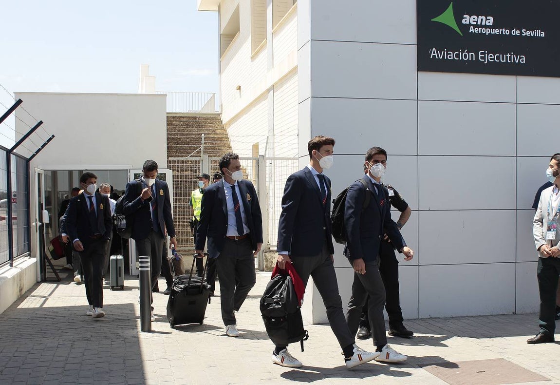 La selección española a su llegada en el aeropuerto de San Pablo