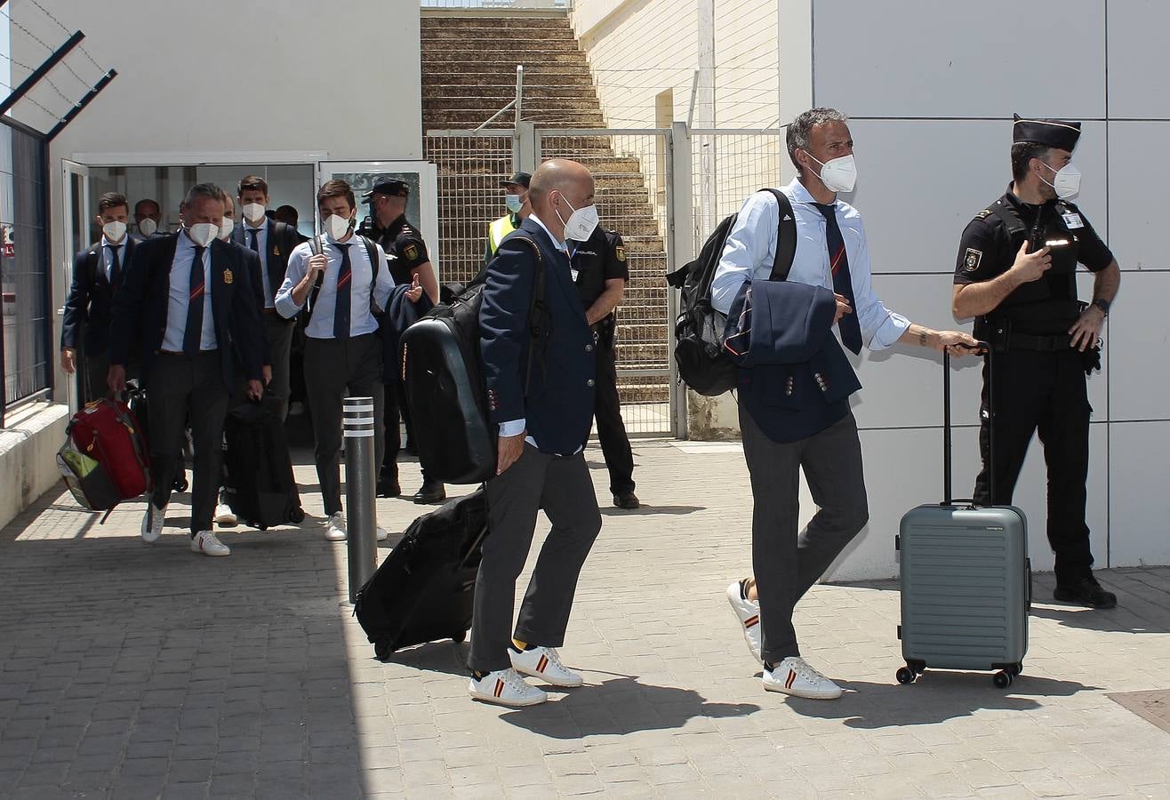 La selección española a su llegada en el aeropuerto de San Pablo