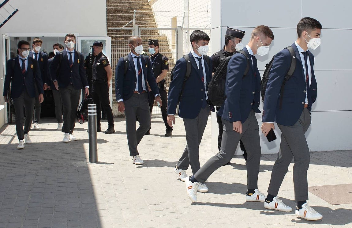 La selección española a su llegada en el aeropuerto de San Pablo