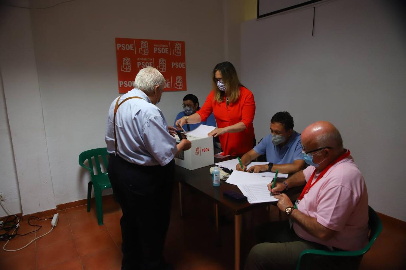 La votación de las primarias del PSOE de Andalucía en Córdoba, en imágenes