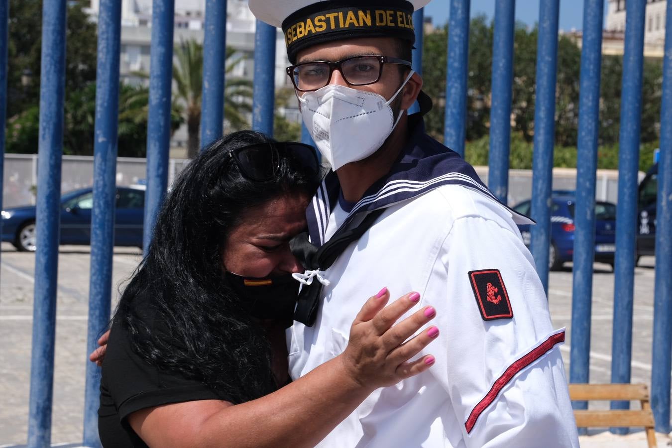 FOTOS: Así ha sido el recibimiento en Cádiz al Juan Sebastián de Elcano