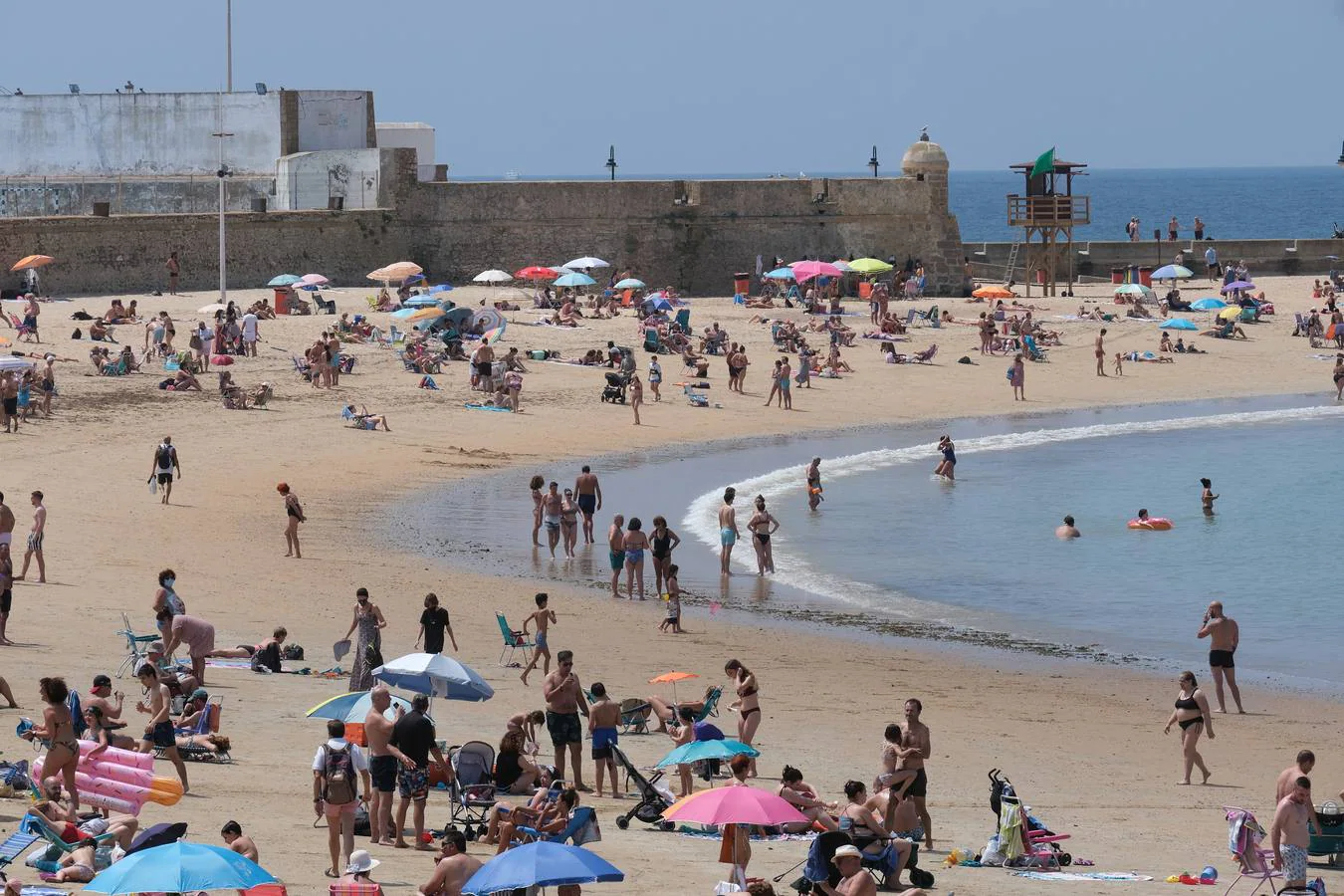 Fotos: Las playas de Cádiz capital siguen sin vigilancia policial