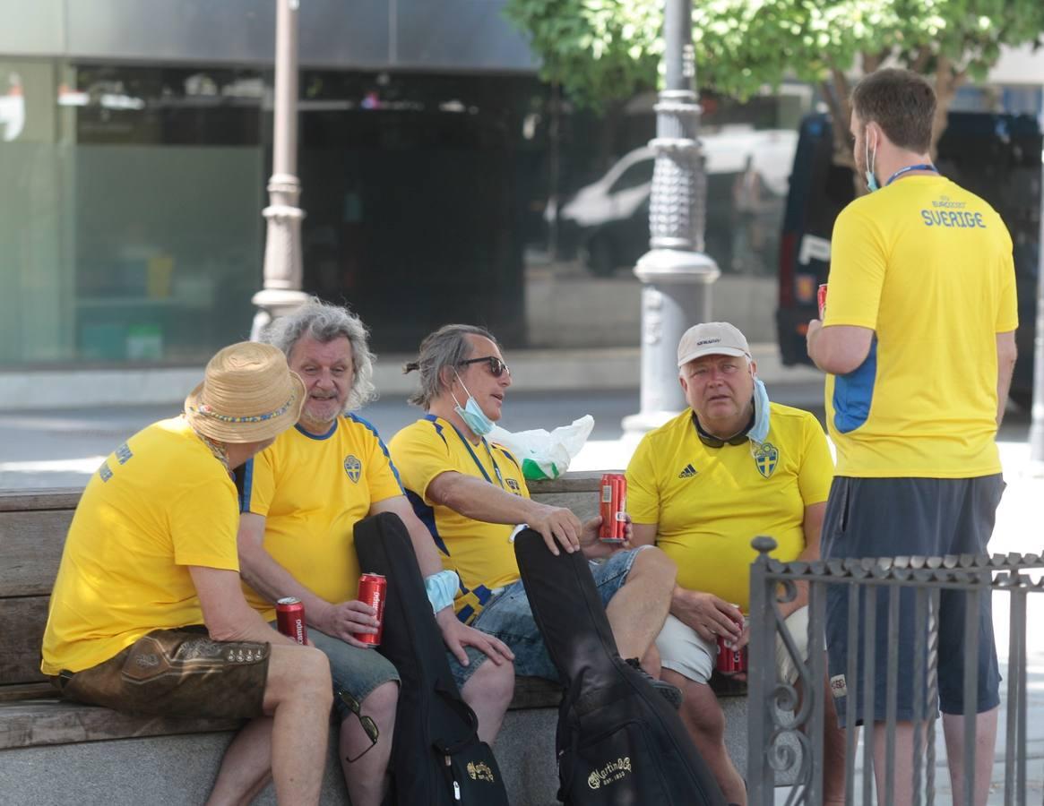 Eurocopa 2020 en Sevilla: calor y ganas de fiesta entre los aficionados de España y Suecia