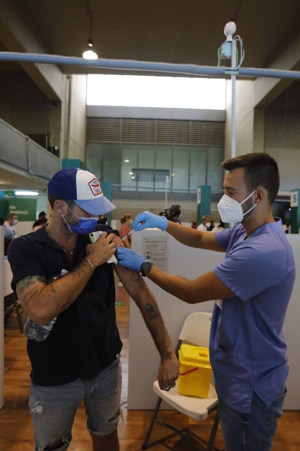 Vacunación en el estadio de la Cartuja de Sevilla