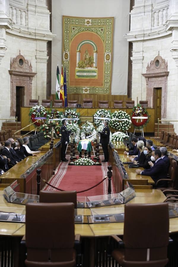 Capilla ardiente de Manuel Clavero en el Parlamento de Andalucía