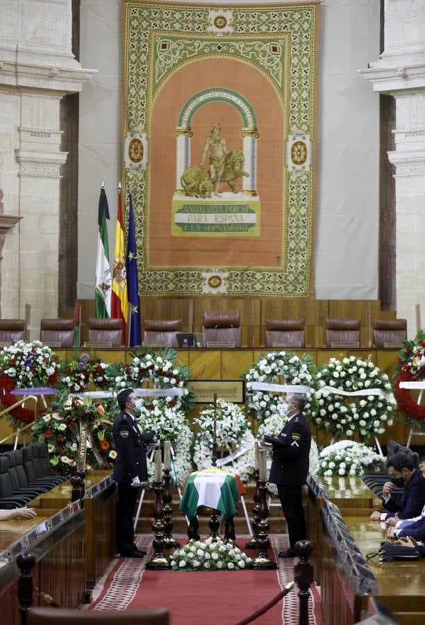 Capilla ardiente de Manuel Clavero en el Parlamento de Andalucía