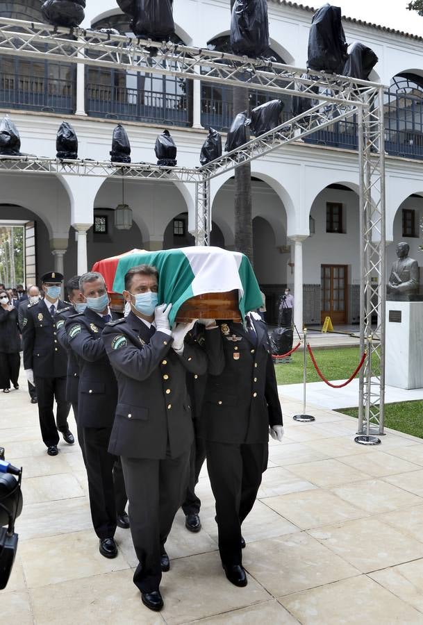 Capilla ardiente de Manuel Clavero en el Parlamento de Andalucía