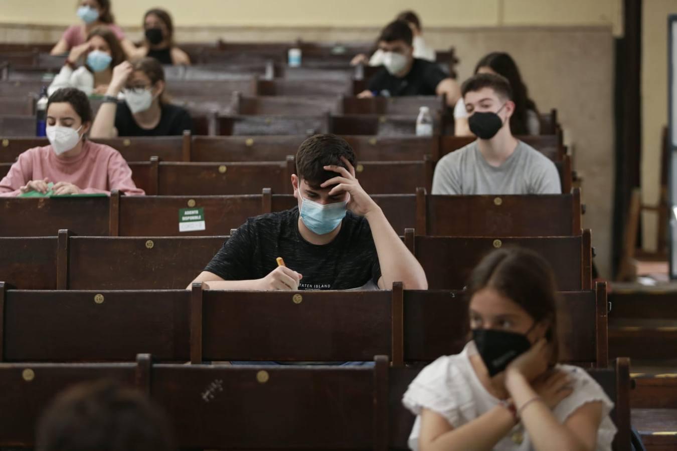 Medio centenar de correctores y vigilantes de la Selectividad se ausentan por reacción a la vacuna