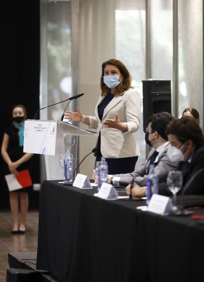 La charla de la consejera de Agricultura en el foro Asfaco de Córdoba, en imágenes