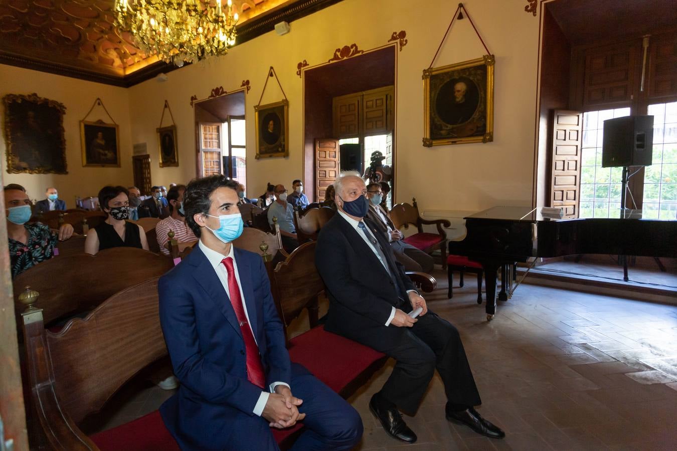 Entrega de los premios en la Real Academia de Bellas Artes de Santa Isabel de Hungría en Sevilla.