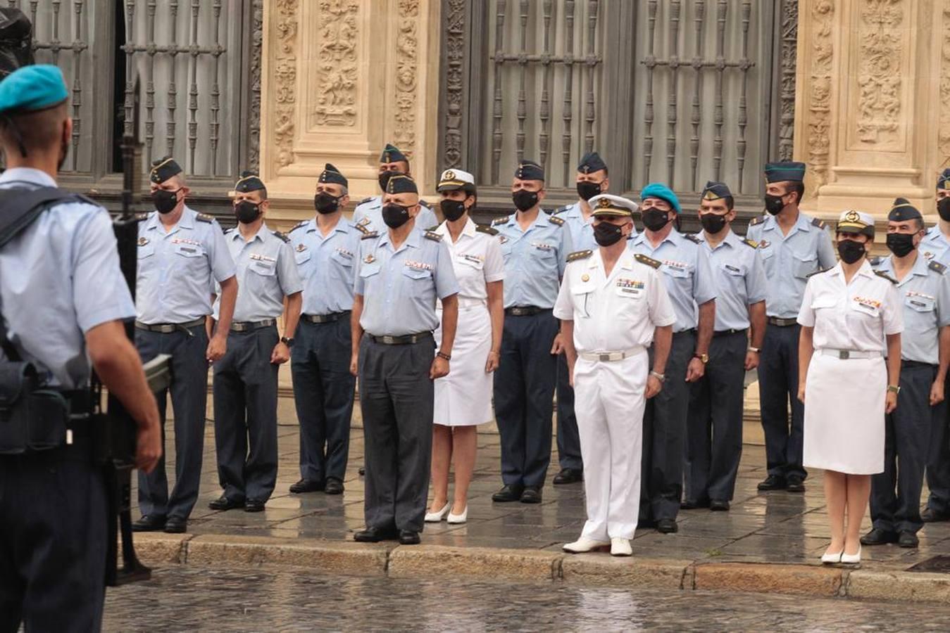 Izado solemne de la bandera de España por el centenario de la Base Aérea de Tablada