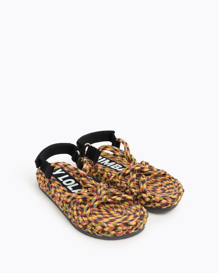 Bimba &amp; Lola. Sandalia plana con cordonoes en tonalidades naranjas (59€)