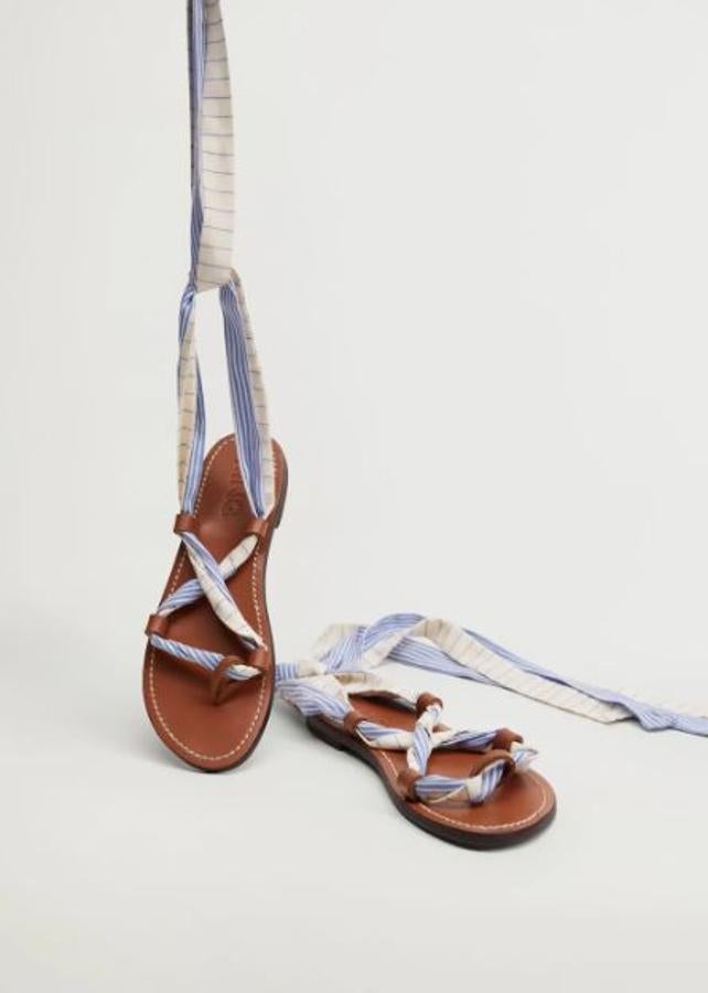 Mango. Diseño combinado en piel y tiras combinables de tela con cierre de lazo (29,99€)