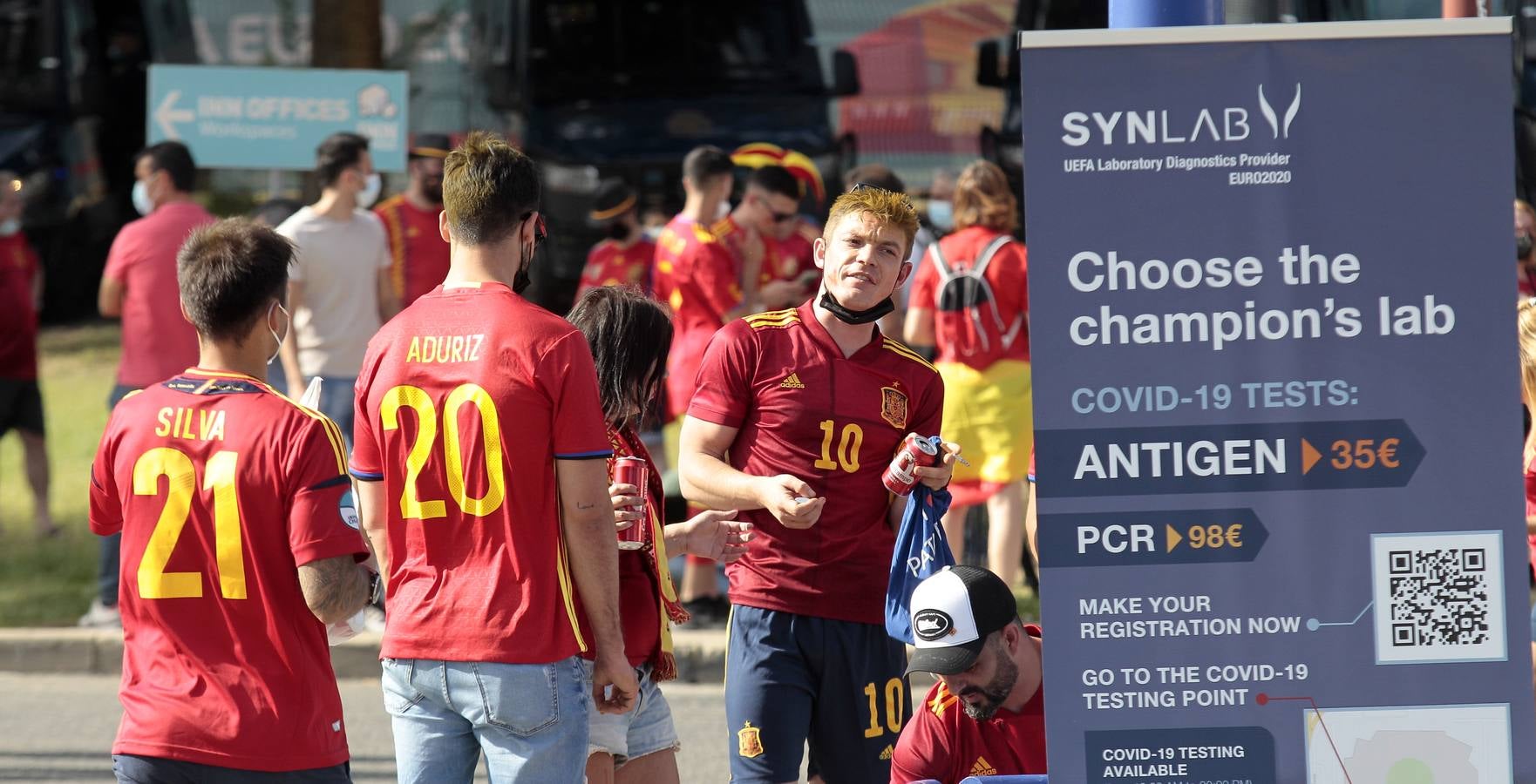 La Eurocopa se vive en las calles de Sevilla