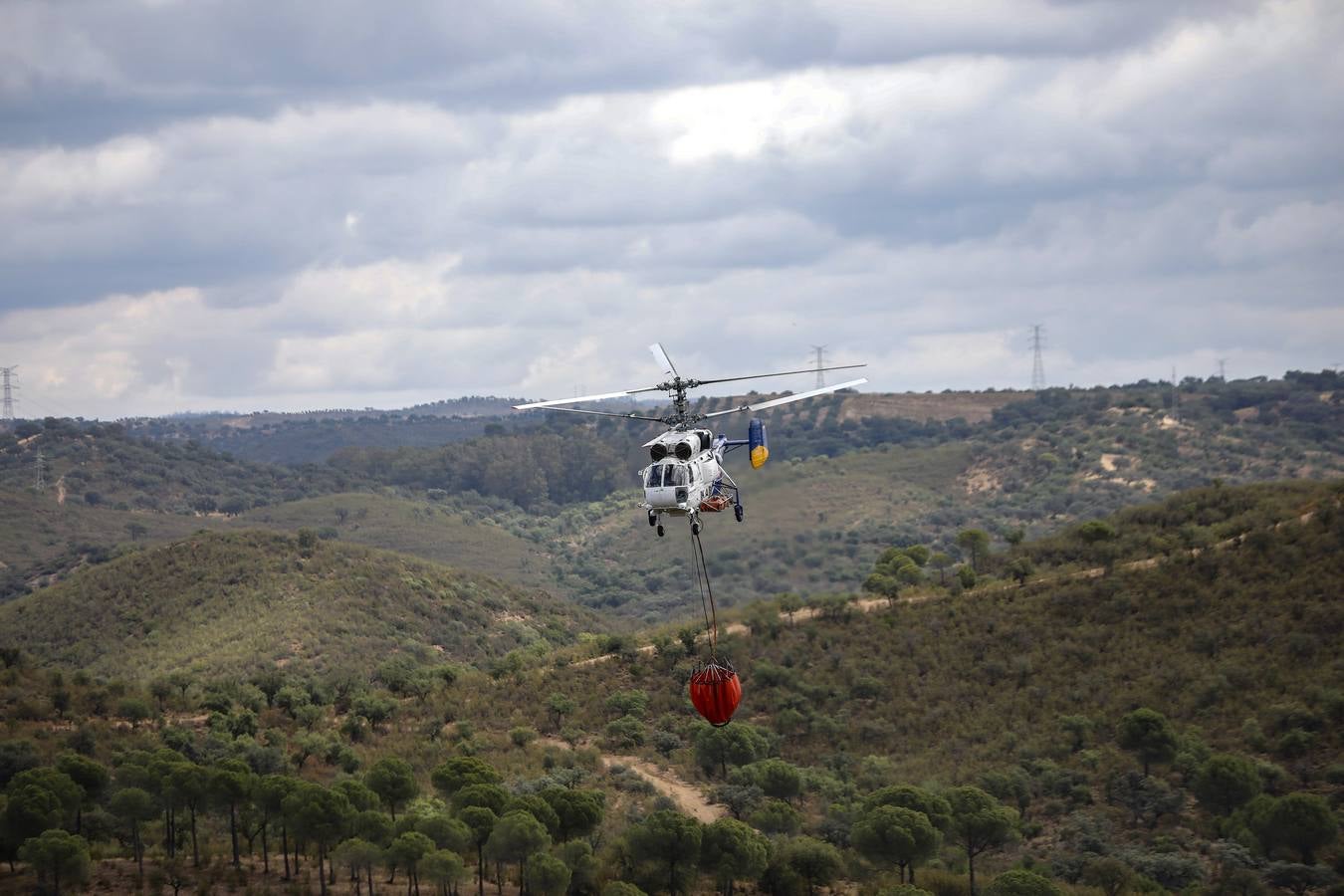 Los helicópteros Súper Puma, preparados contra el fuego