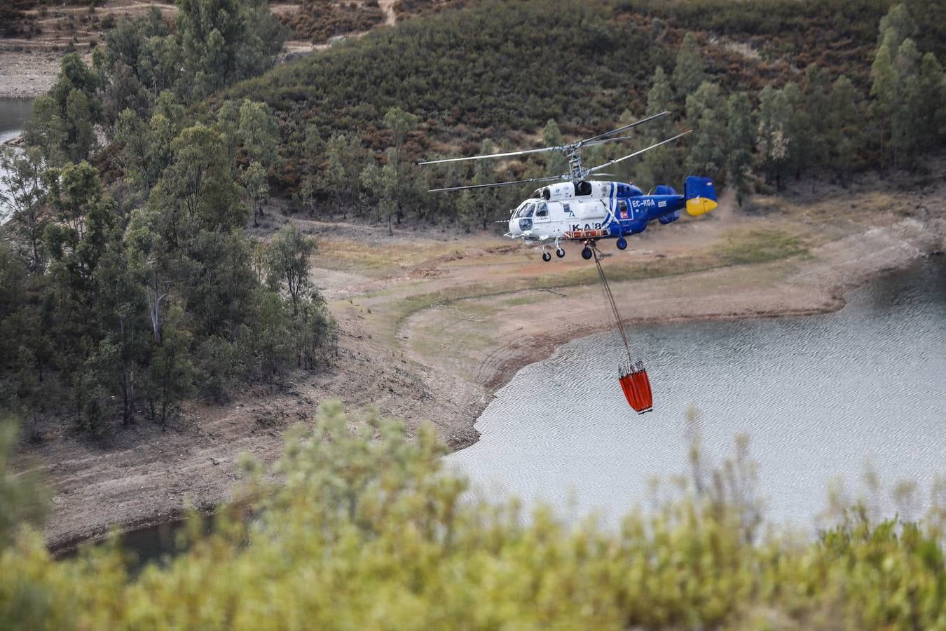 Los helicópteros Súper Puma, preparados contra el fuego