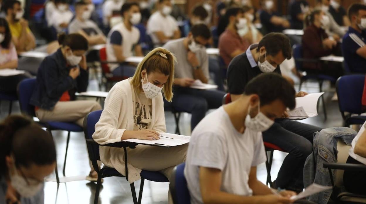 En imágenes, las oposiciones al cuerpo de profesores en Córdoba