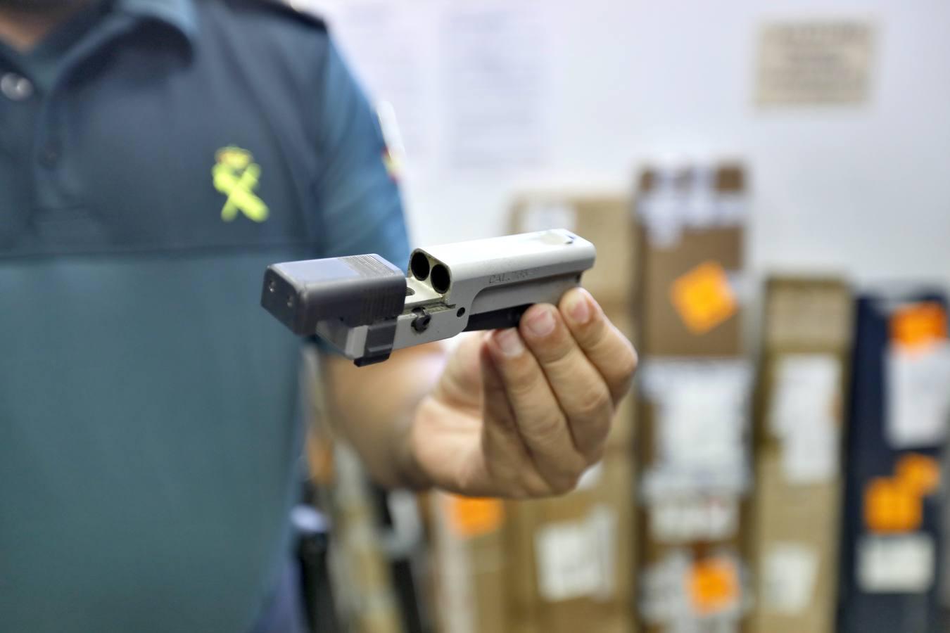 En imágenes, las armas más raras que sobreviven en el depósito de la Guardia Civil de Sevilla