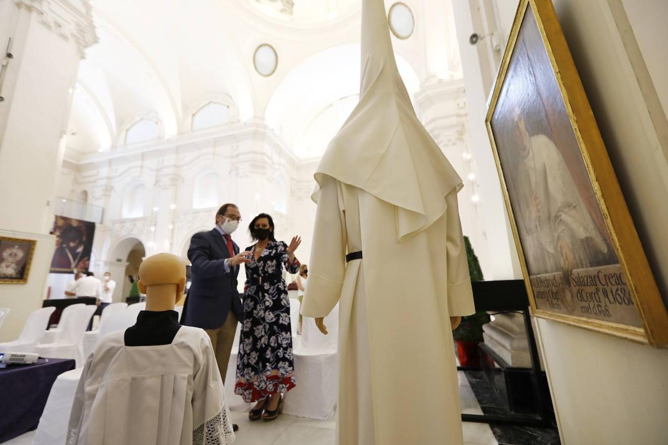 El hábito nazareno de la Quinta Angustia de Córdoba, en imágenes