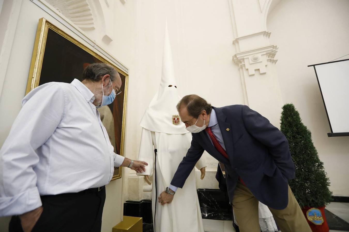 El hábito nazareno de la Quinta Angustia de Córdoba, en imágenes