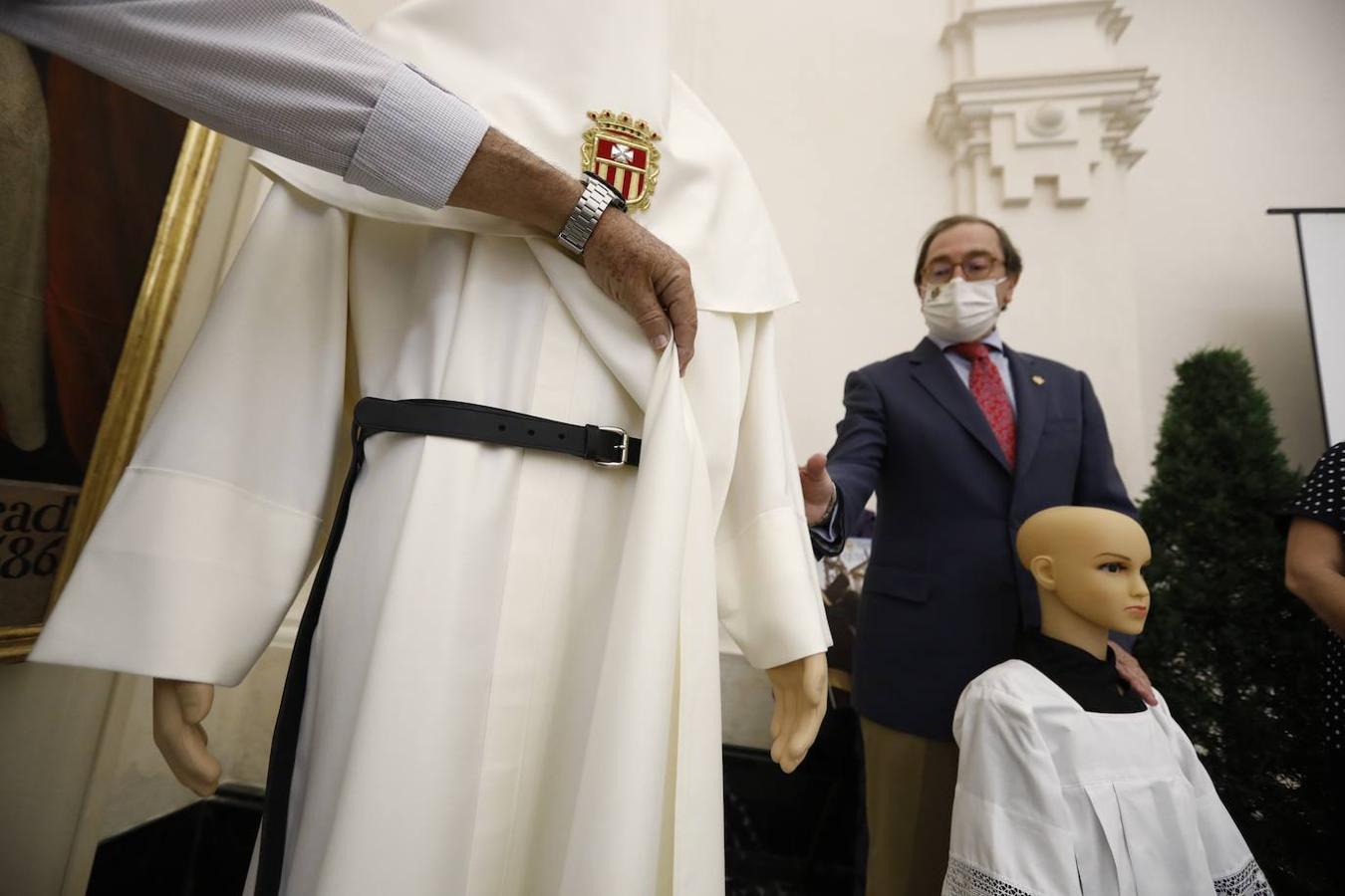 El hábito nazareno de la Quinta Angustia de Córdoba, en imágenes