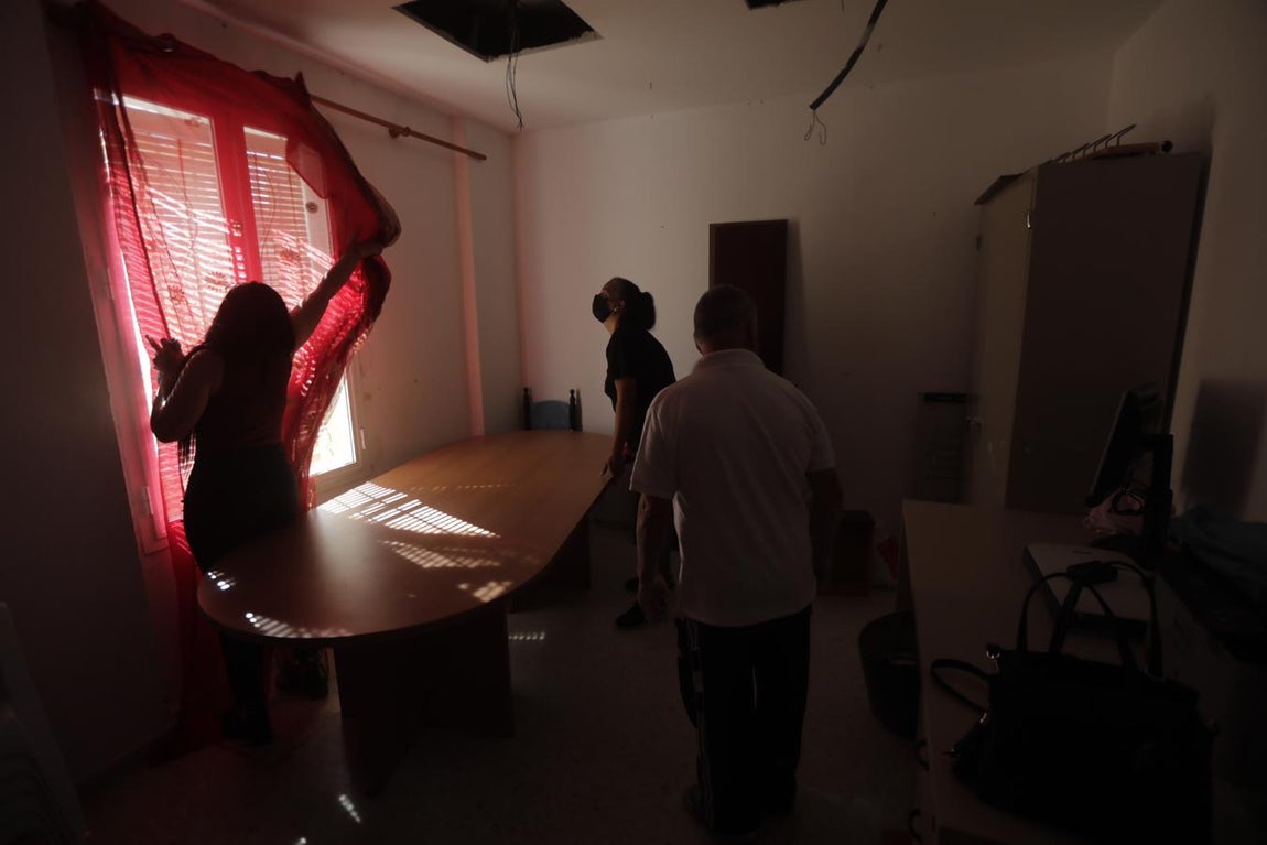 Indignación de los vecinos de Entre Dos Puentes Gaditanos por su nueva sede