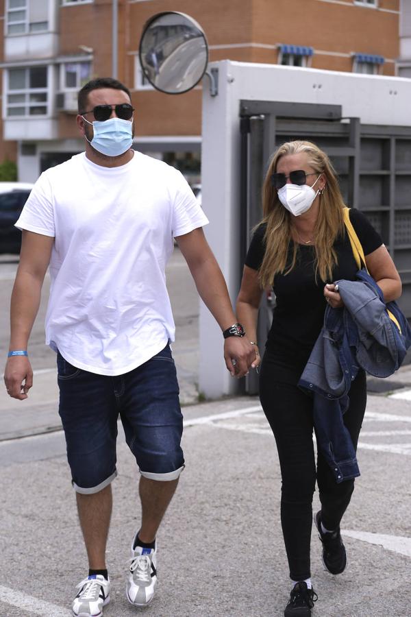 Belén Esteban, junto a Miguel Marcos, entra en el Tanatorio de la M-30 para despedirse de Mila Ximénez. 