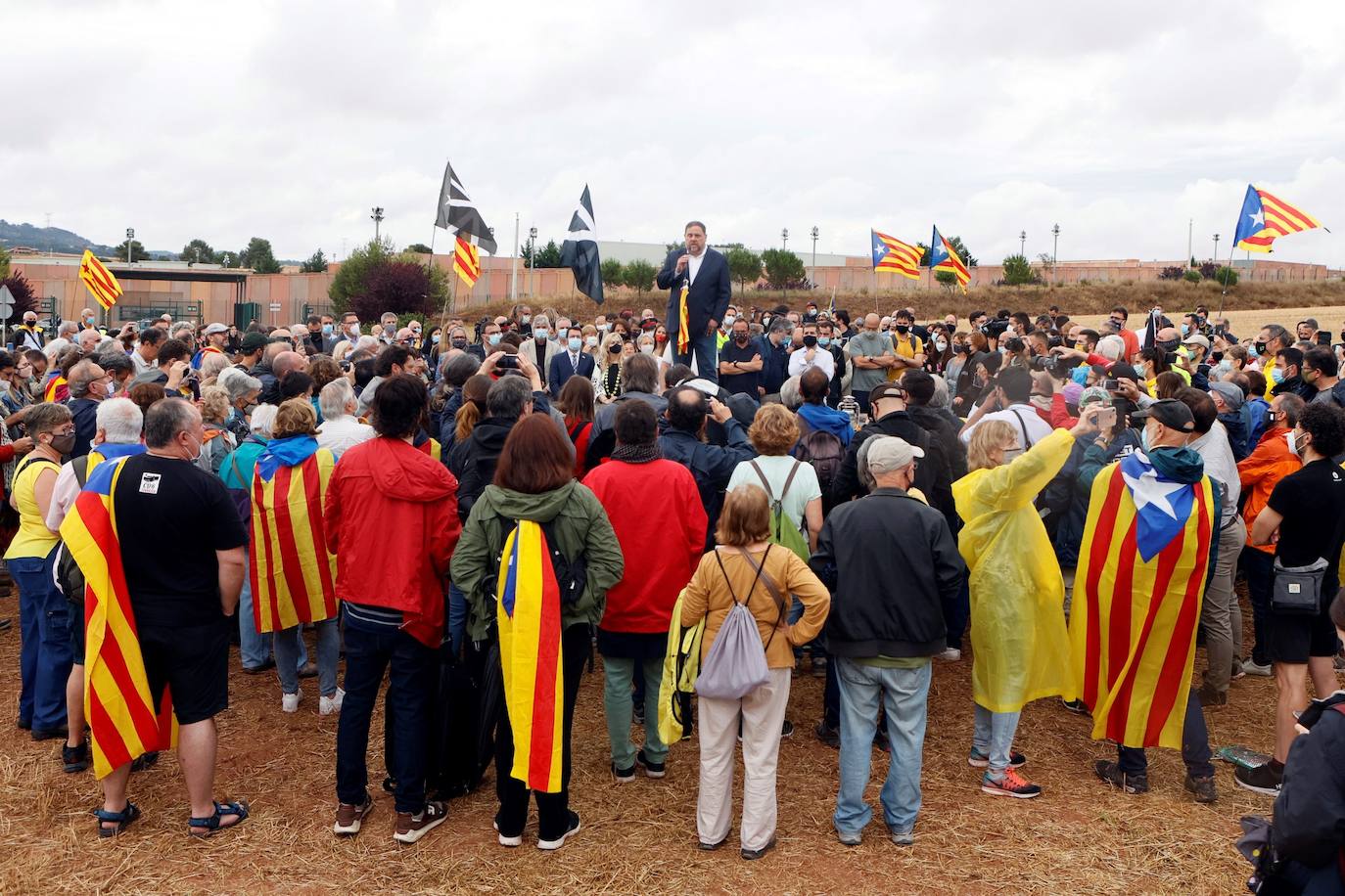 Oriol Junqueras ha sido el último en hablar y lo ha hecho en un tono más suave que el resto de líderes independentistas: «La prisión no nos pliega, refuerza nuestros convencimientos». Y ha prometido trabajar por «el sueño de una república catalana». 