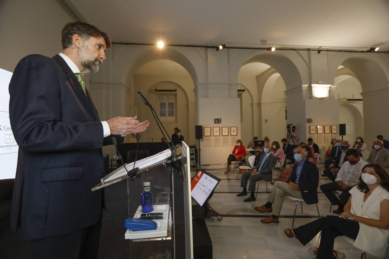 Javier Rubio, moderador del acto, en una de sus intervenciones