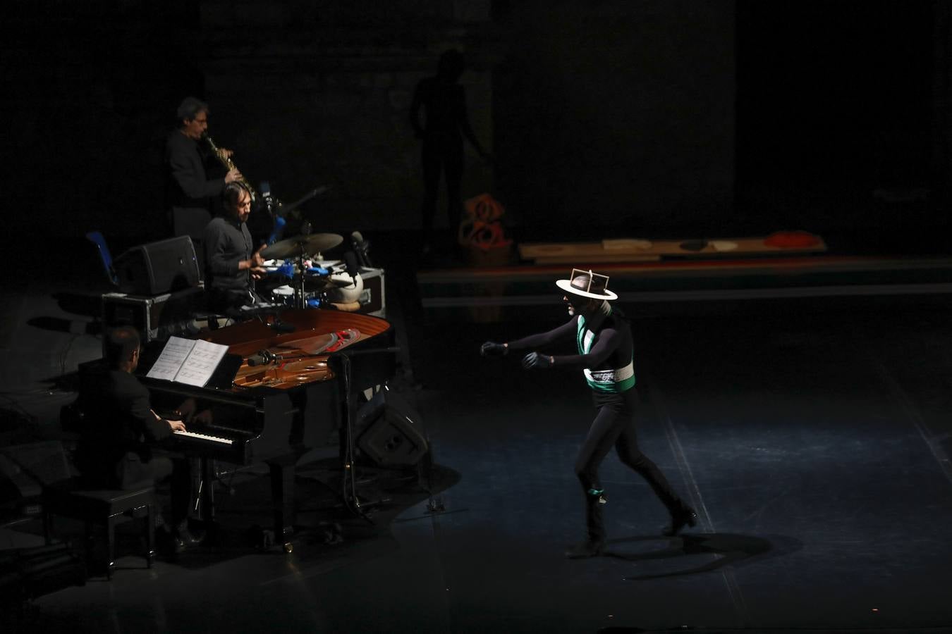 El Teatro Romano de Itálica acogió el espectáculo 'Éxtasis/Ravel', de Andrés Marín