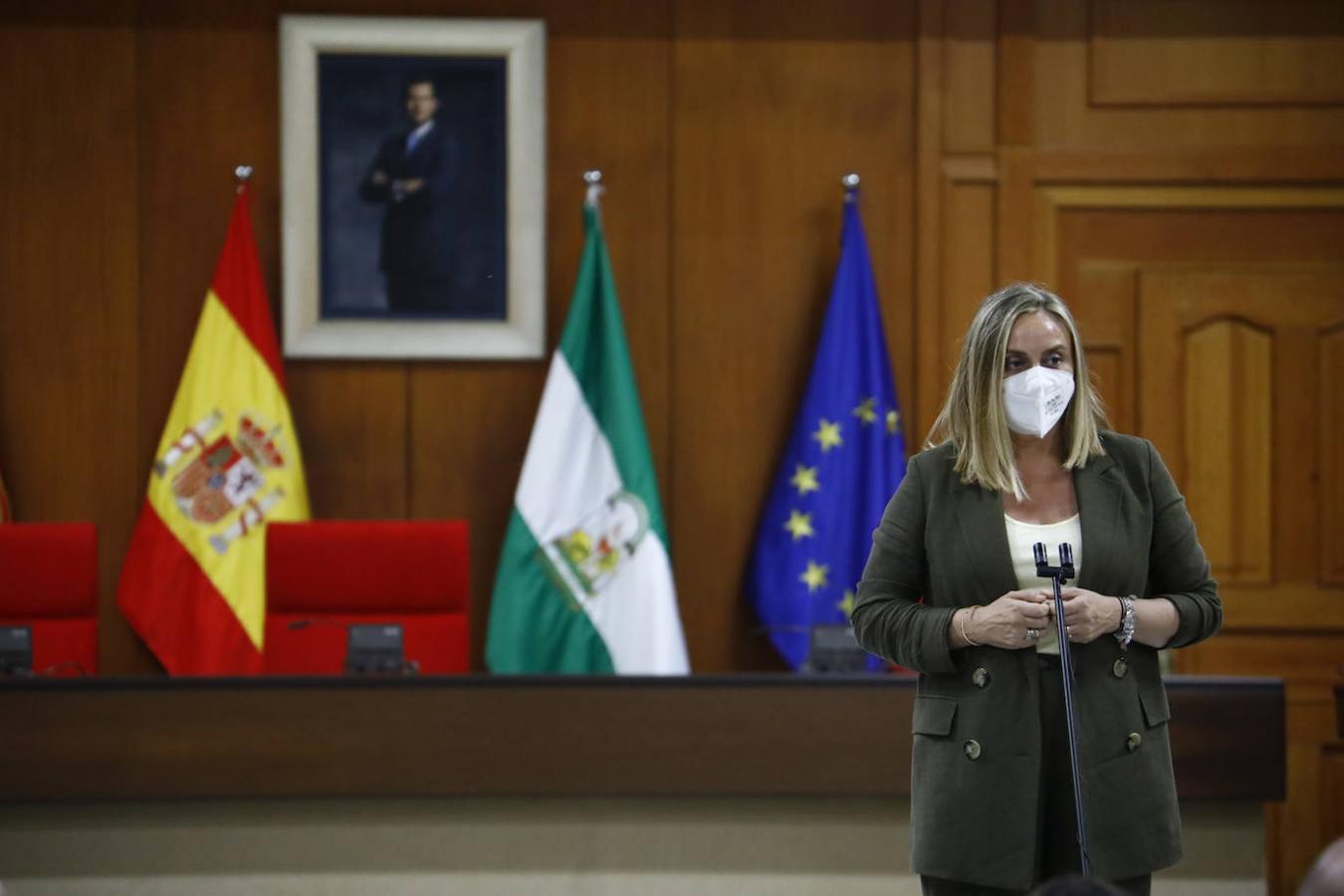 La ministra de Defensa presenta en Córdoba la Base Logística, en imágenes