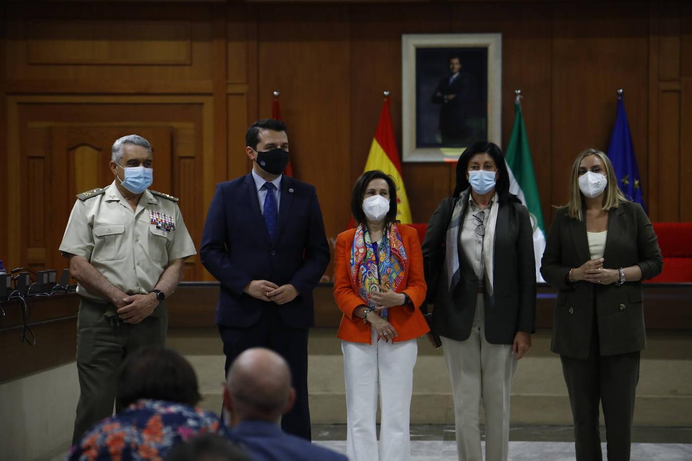 La ministra de Defensa presenta en Córdoba la Base Logística, en imágenes