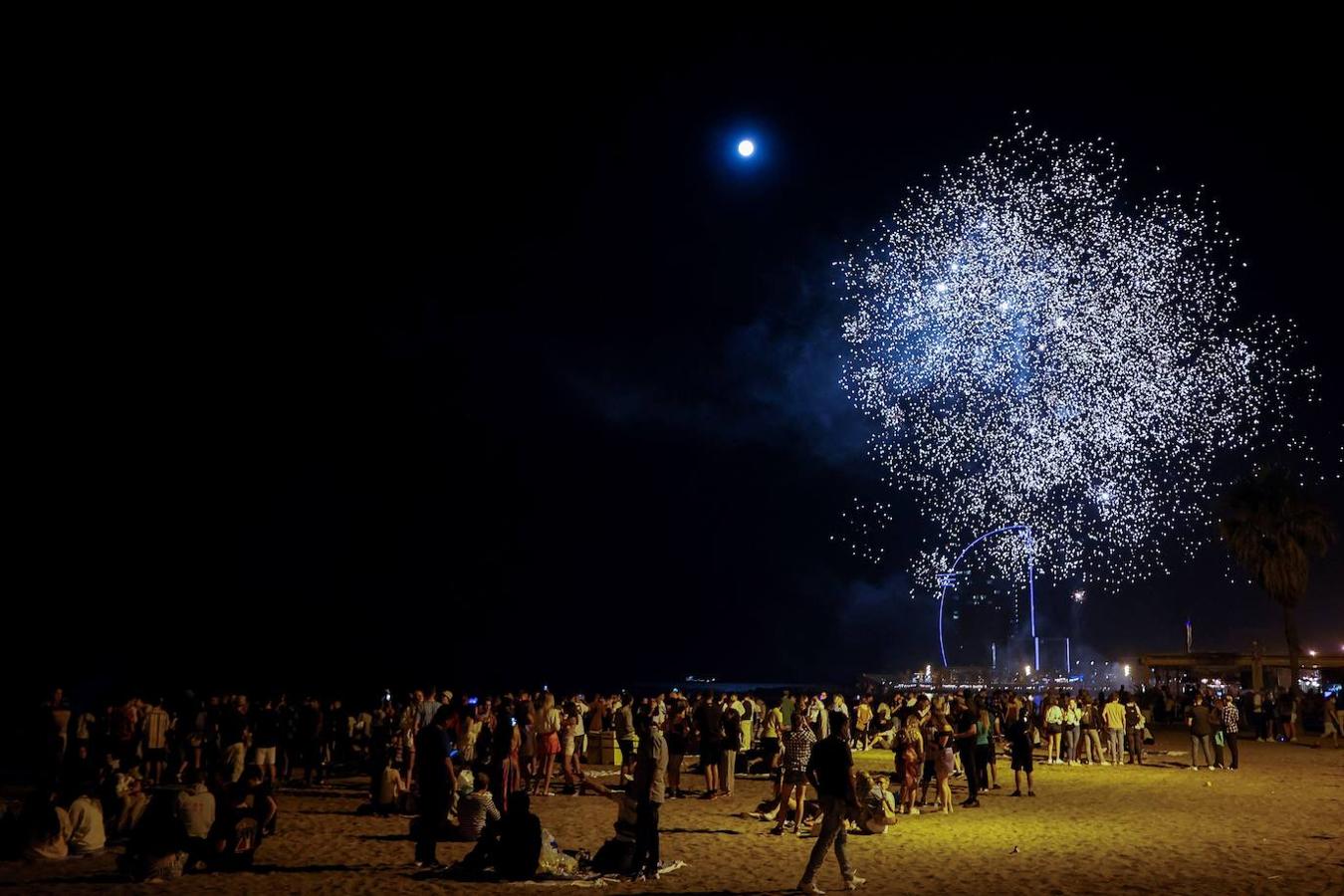 Barcelona protagoniza las aglomeraciones en la noche de San Juan