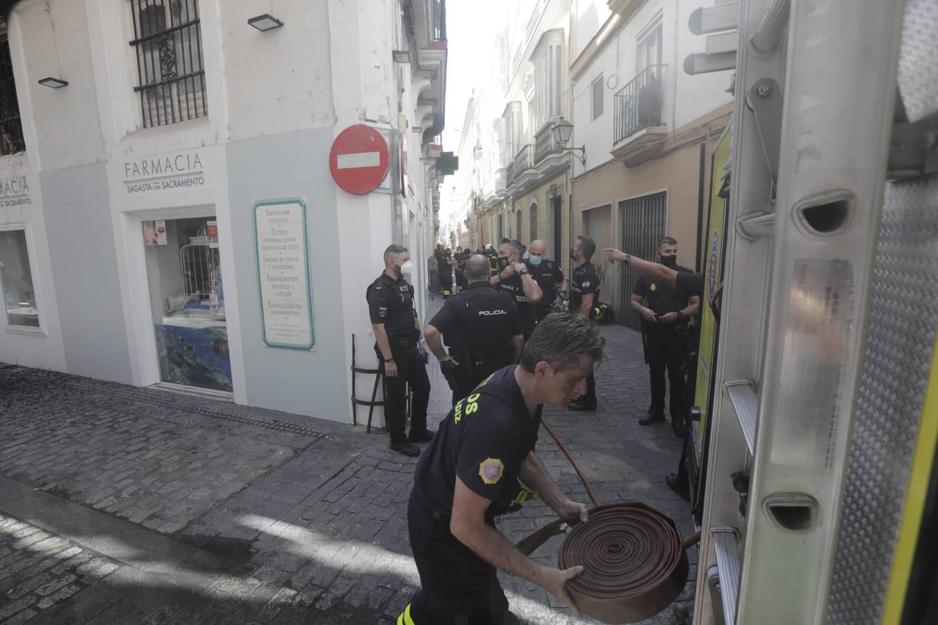 Fotos: Incendio mortal en una casa de la calle Sacramento en Cádiz