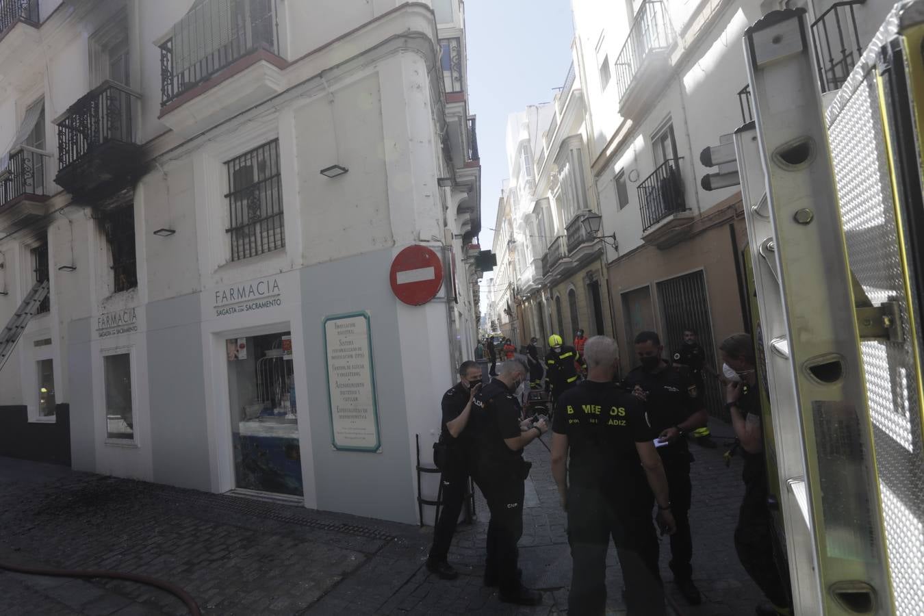 Fotos: Incendio mortal en una casa de la calle Sacramento en Cádiz