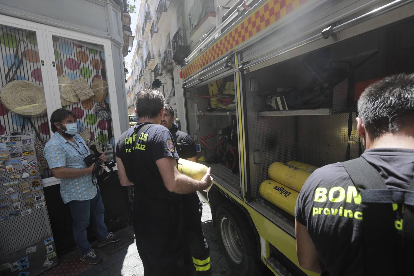 Fotos: Incendio mortal en una casa de la calle Sacramento en Cádiz