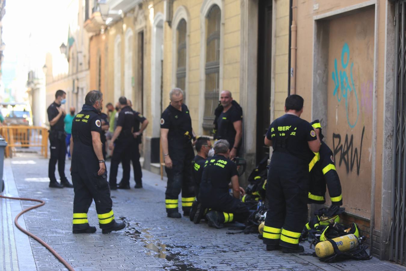 Fotos: Incendio mortal en una casa de la calle Sacramento en Cádiz