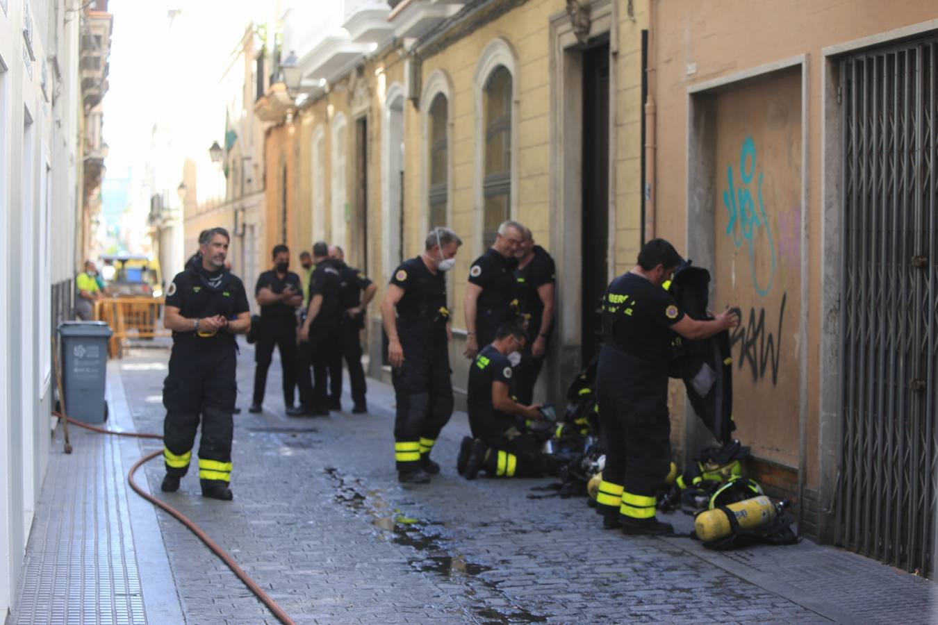 Fotos: Incendio mortal en una casa de la calle Sacramento en Cádiz