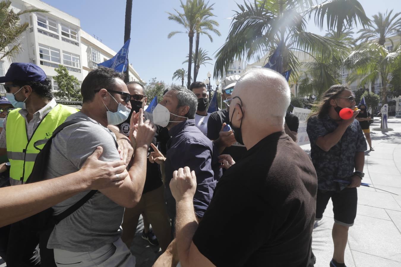 El enfrentamiento del concejal Paradas con los manifestantes de Policía Local