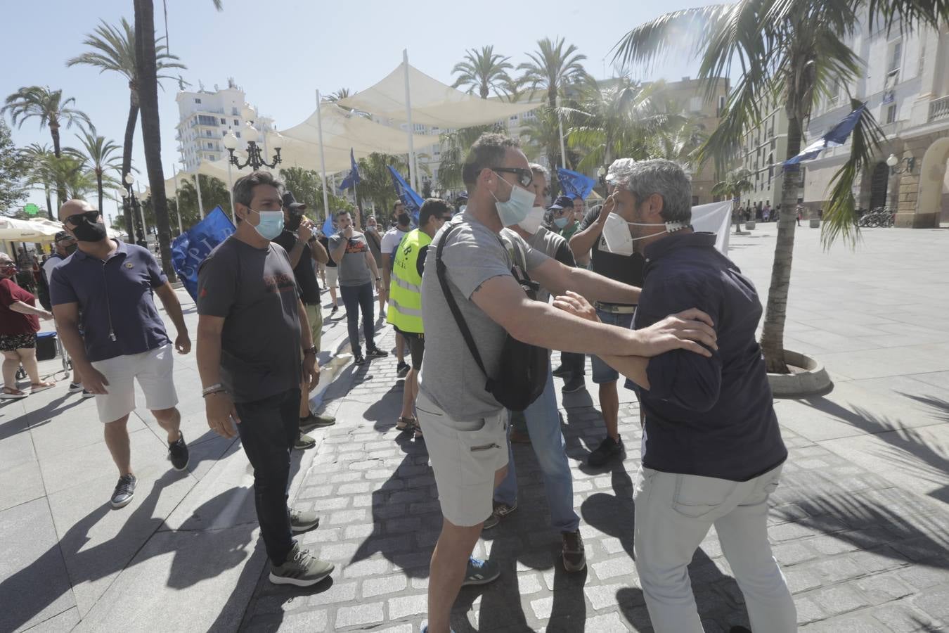 El enfrentamiento del concejal Paradas con los manifestantes de Policía Local