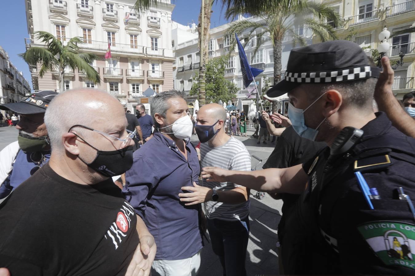 El enfrentamiento del concejal Paradas con los manifestantes de Policía Local