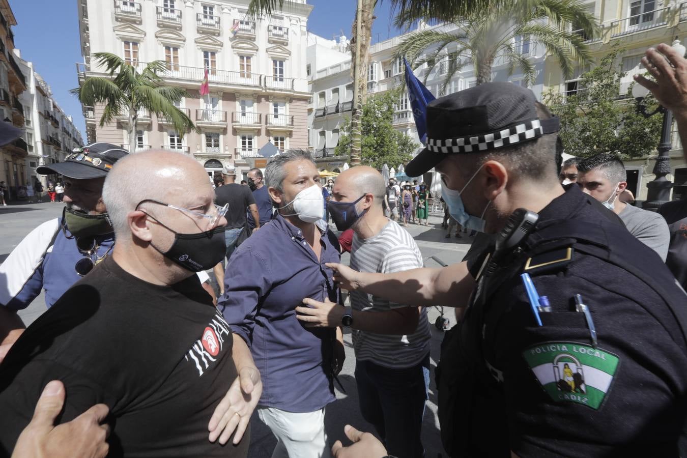 El enfrentamiento del concejal Paradas con los manifestantes de Policía Local