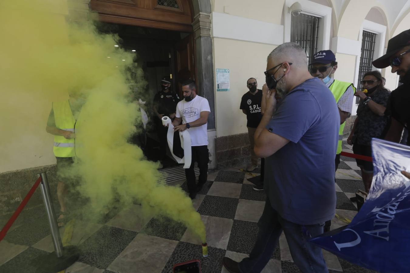 La protesta de la Policía Local, en imágenes: el pleno se suspende hasta el lunes