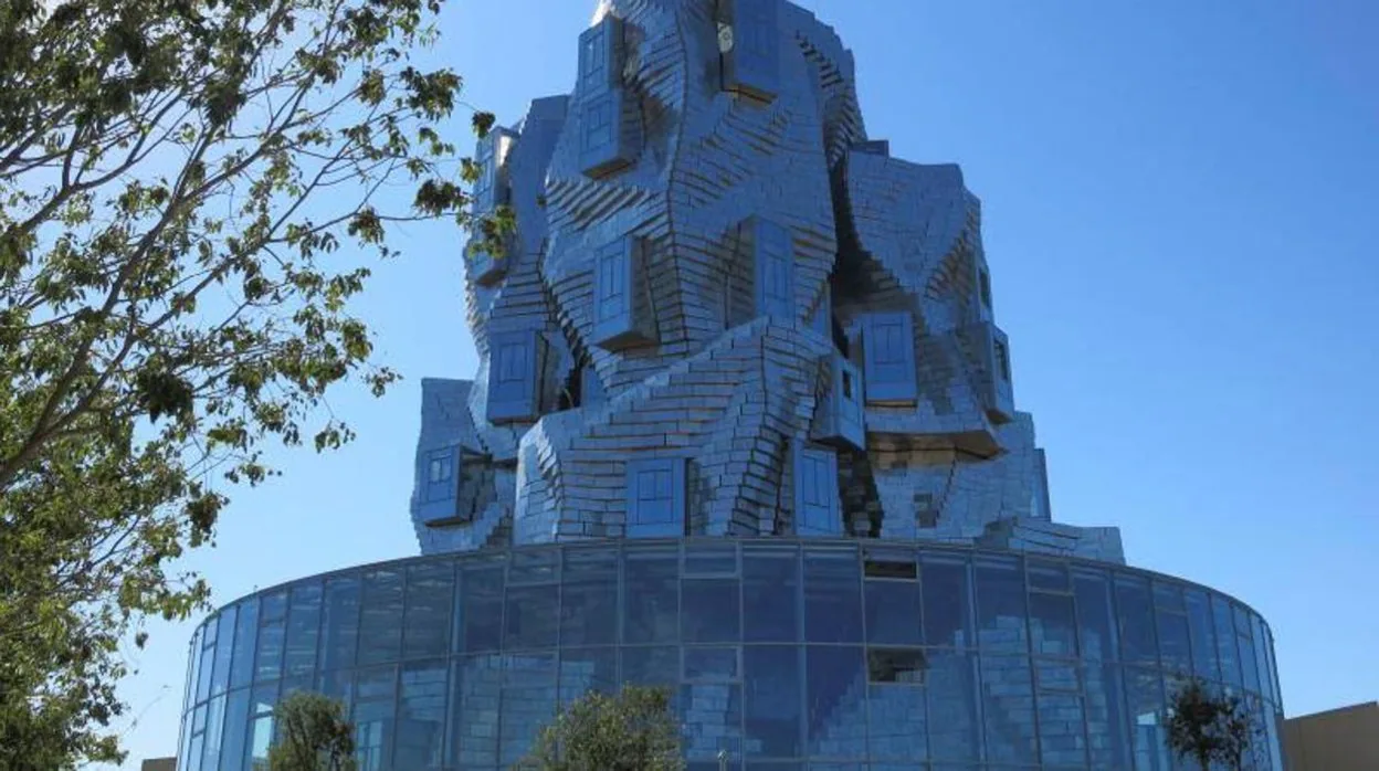 La última creación de Frank Gehry brilla en Arlés